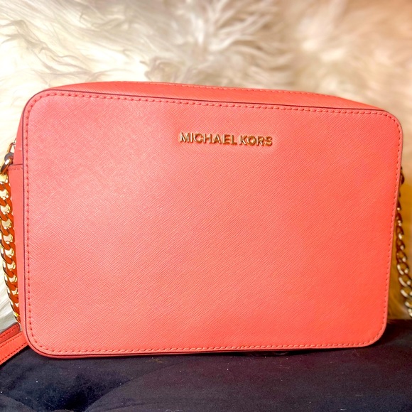 Michael Kors Pink Jet Set Large Crossbody Purse - Picture 7 of 8